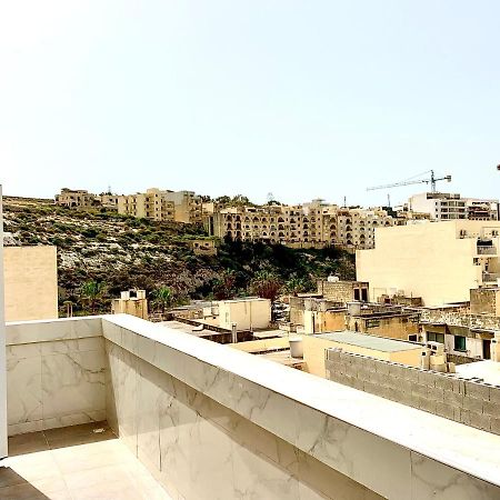 Private Bedroom With Balcony In A Shared Apartment At The Bay Of Xlendi Esterno foto