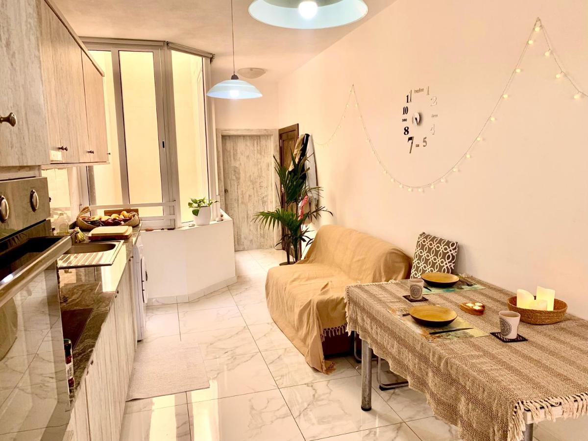 Private Bedroom With Balcony In A Shared Apartment At The Bay Of Xlendi Esterno foto