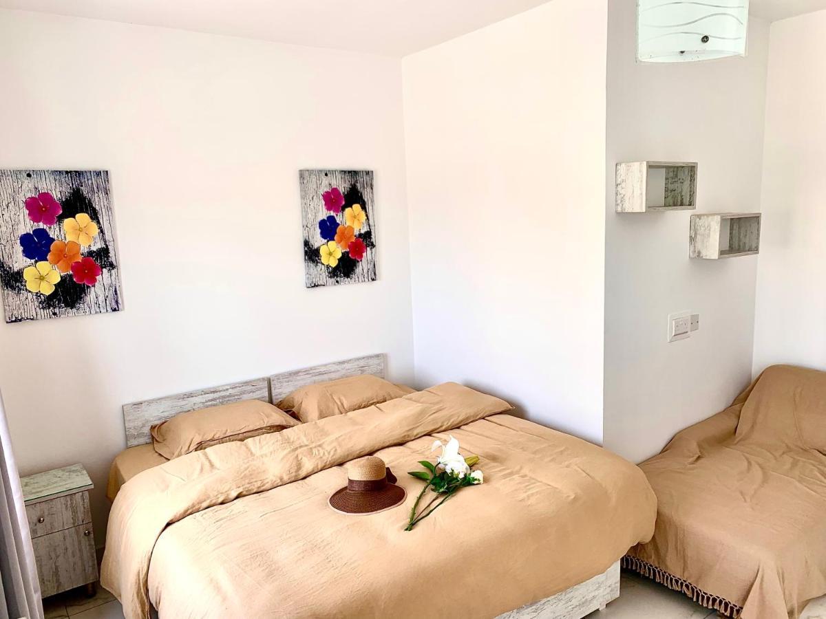 Private Bedroom With Balcony In A Shared Apartment At The Bay Of Xlendi Esterno foto