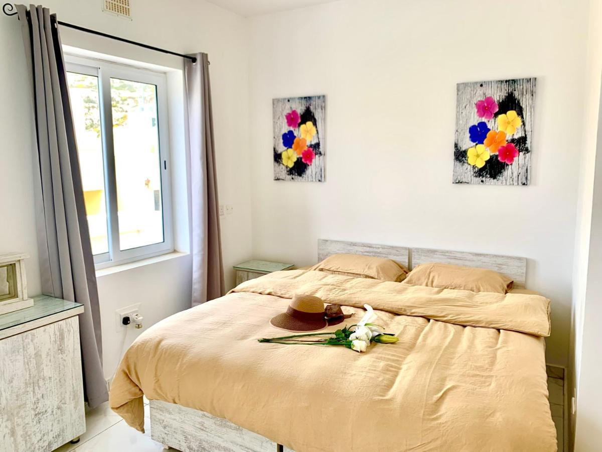 Private Bedroom With Balcony In A Shared Apartment At The Bay Of Xlendi Esterno foto