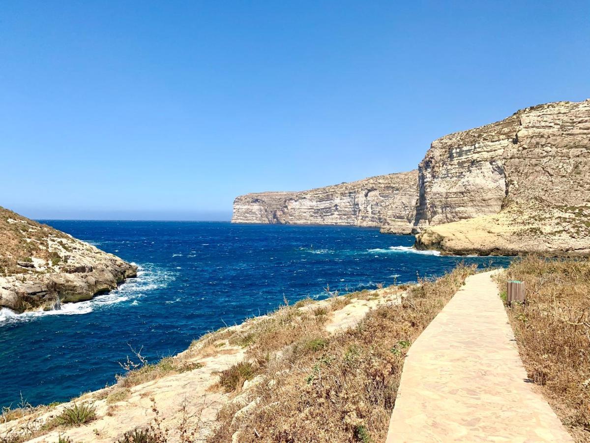 Private Bedroom With Balcony In A Shared Apartment At The Bay Of Xlendi Esterno foto